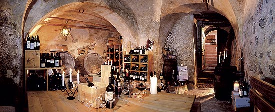 Weinkeller mit Gewölbe (©Foto: Mario Rabensteiner Matillhof)